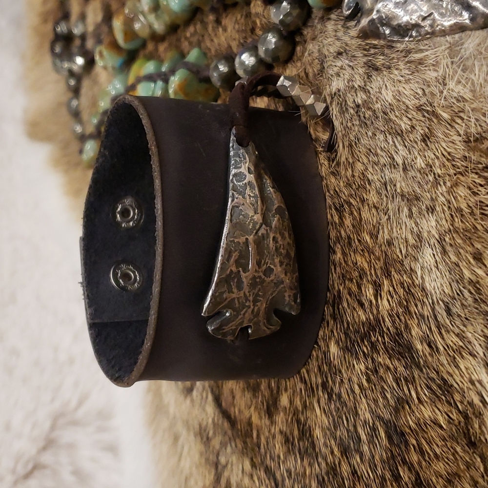 Leather Arrowhead Bracelet 😍 - Picture 1 of 8